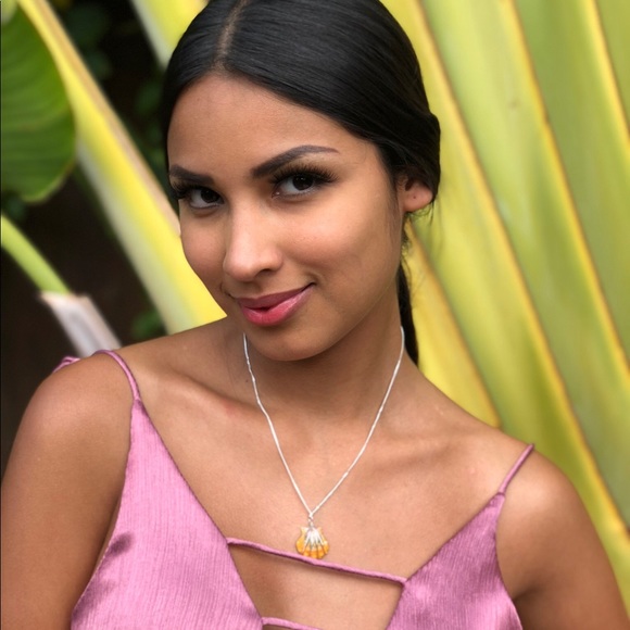 Stunning Freshwater Sunrise shell necklace - Picture 2 of 8